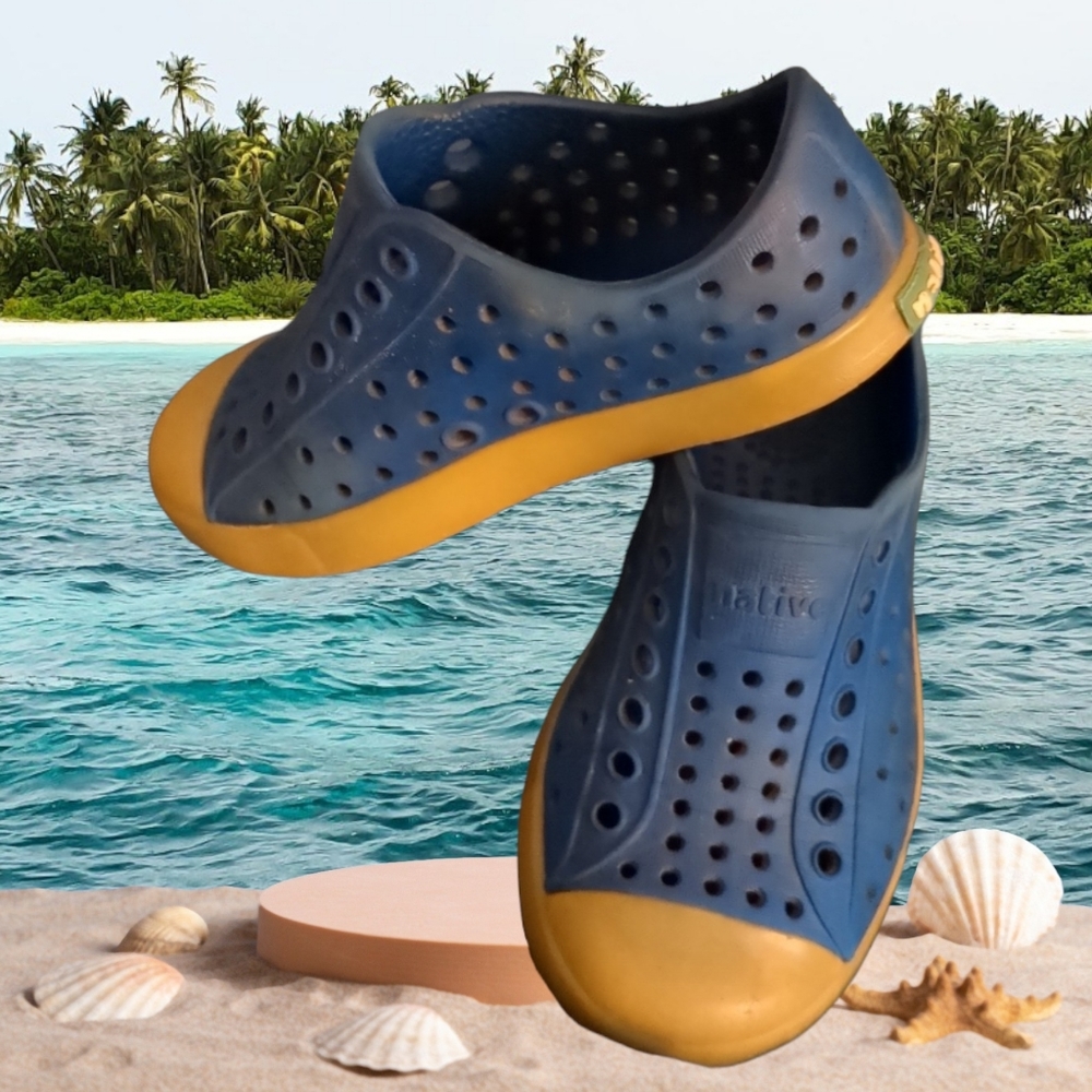 Native water ready shoes childs size 8